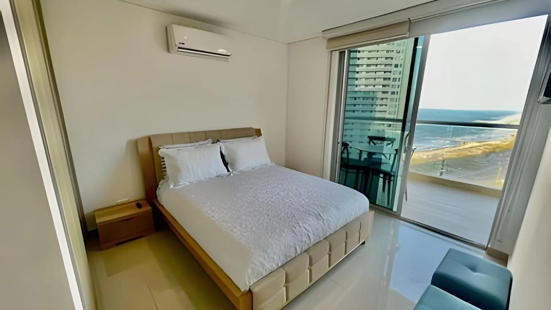 Panoramic Sea View 2 Br/Pool, Gym Apartment Cartagena